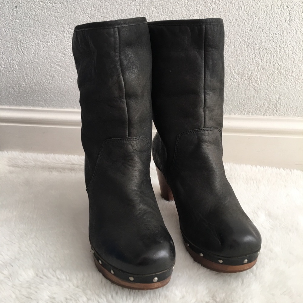 UGG Lynnea Black Leather Wood Clog Boots size 8